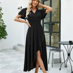 Robe noire asymétrique manches courtes