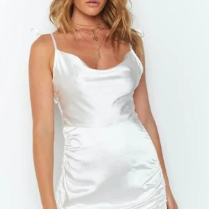 Robe Blanche Satin Courte - DESTOCKAGE