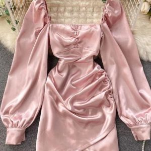 Robe Satin Rose Manches
