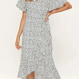 Robe cache coeur fluide