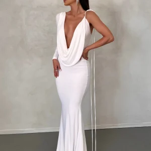 Robe moulante décolleté plongeant