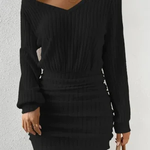 Robe pull noir col v