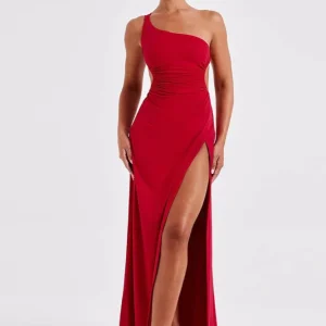 Robe rouge asymetrique