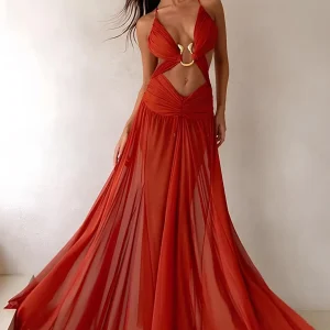 Robe rouge transparente