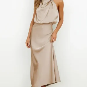 Robe satin nude