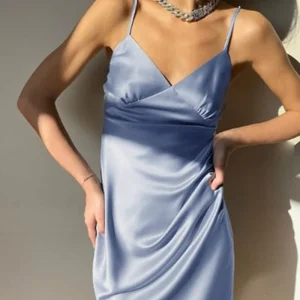 Robe Satin Bleue Fluide