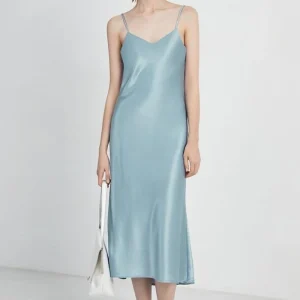 Robe Satin Bleue Mi-Longue