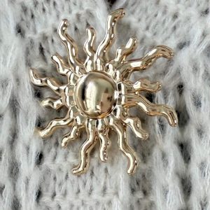 Broche dorée