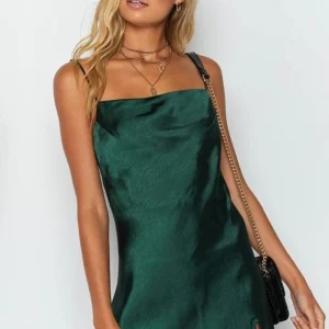 Robe Satin Verte Foncée Courte - DESTOCKAGE