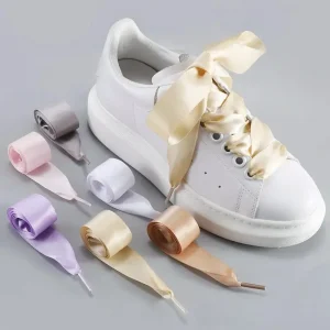 Lacets Plats Satin Tendrement Colorés