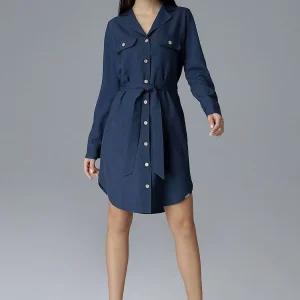 Robe chemise bleue courte et cintrée