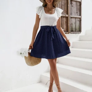 Robe chic avec jupe à nouer et top en dentelle