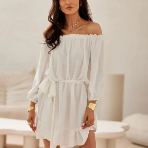 Robe blanche courte épaules dénudées