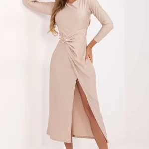 Robe beige fendue manche longue