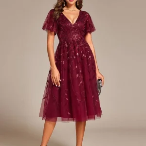 Robe de soirée bordeaux midi en tulle avec paillettes et broderies