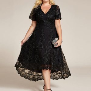 Robe de soirée noire avec broderies raffinées grande taille