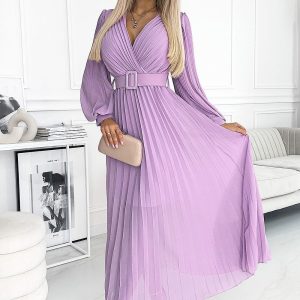 Robe plissée lilas avec encolure enveloppe et ceinture