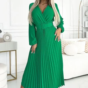 Robe plissée longue verte ceinturée