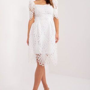Robe tendre en dentelle blanche